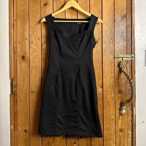 XOXO Sweetheart Neckline Sleeveless Black Dress in Women’s Size 5/6 (Medium)